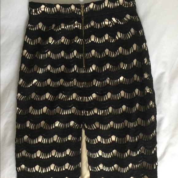 Kate Spade scallop lace pencil skirt - Picture 2 of 5